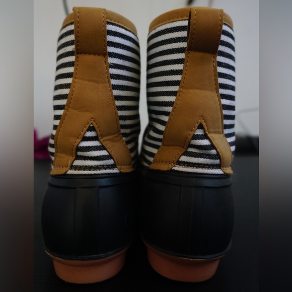 Women’s Duck Boots - Picture 2 of 8